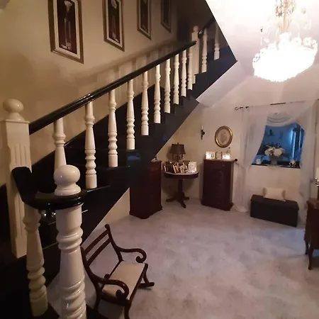 St Julian's Twin In A Private House *
